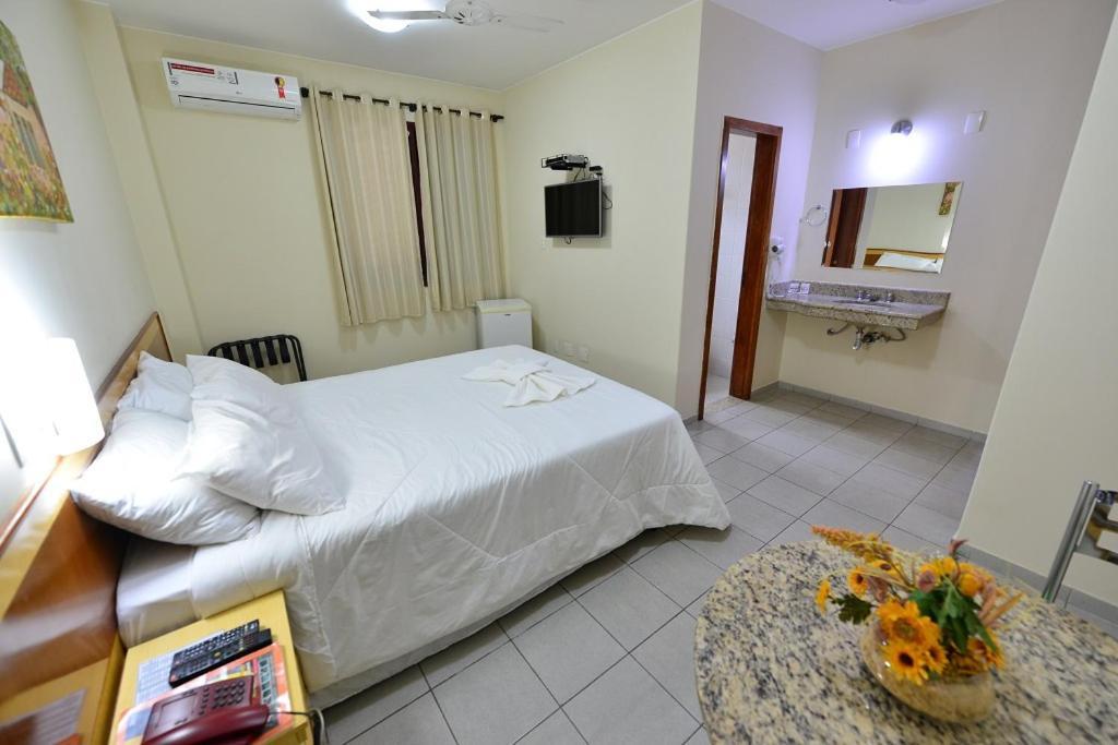 Vind's Plaza Hotel Caratinga Buitenkant foto