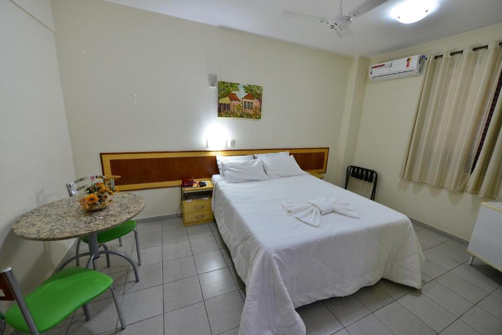 Vind's Plaza Hotel Caratinga Buitenkant foto
