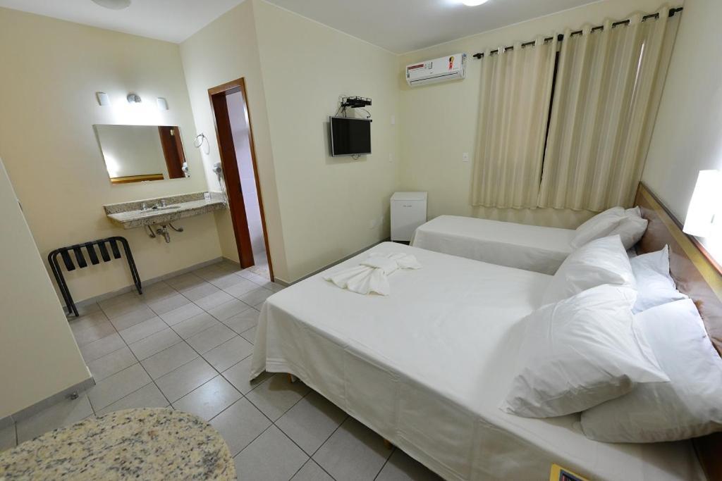 Vind's Plaza Hotel Caratinga Buitenkant foto