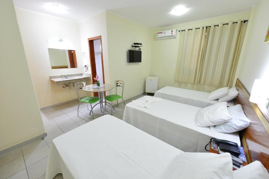 Vind's Plaza Hotel Caratinga Buitenkant foto