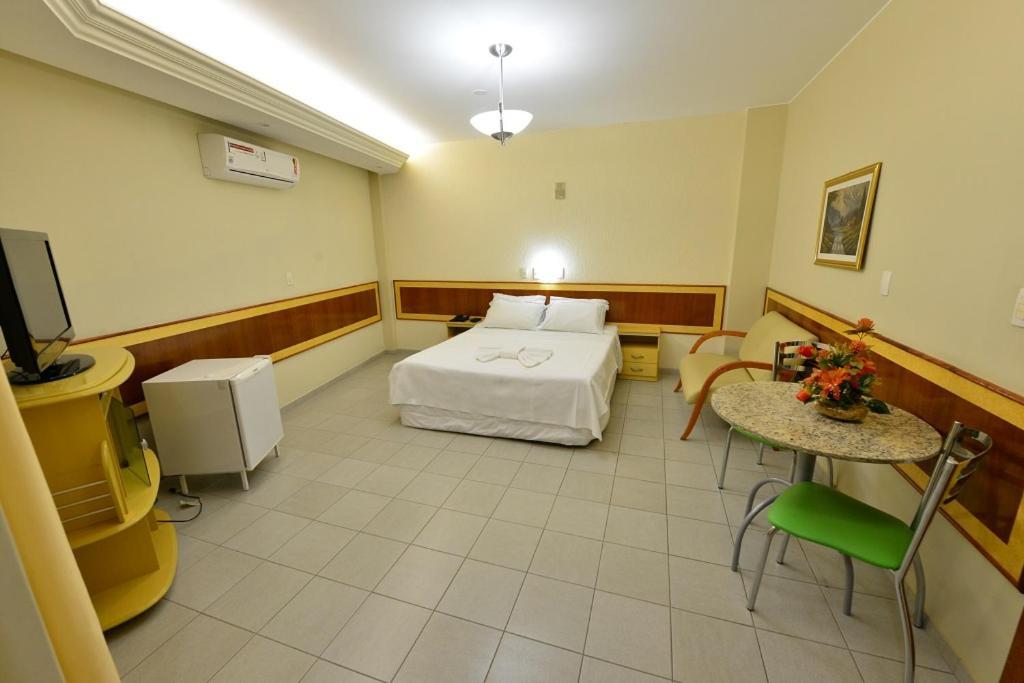 Vind's Plaza Hotel Caratinga Buitenkant foto
