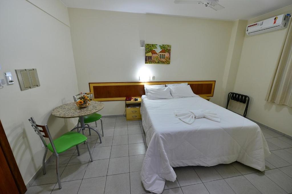 Vind's Plaza Hotel Caratinga Buitenkant foto
